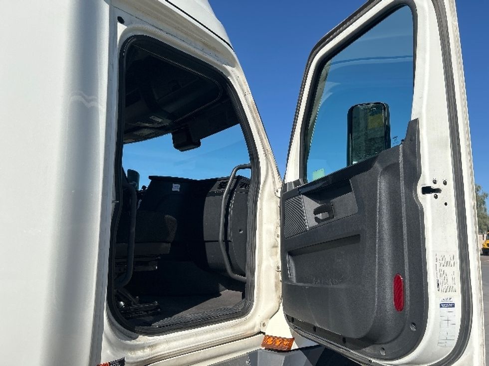 Sleeper Tractor-Heavy Duty Tractors-Freightliner-2023-T12664ST-Phoenix-AZ-761,411\n\t\tmiles-$ 50,250 - Image 13