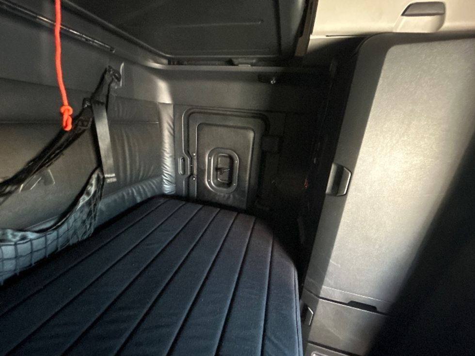 Sleeper Tractor-Heavy Duty Tractors-Freightliner-2023-T12664ST-Phoenix-AZ-761,411\n\t\tmiles-$ 50,250 - Image 18