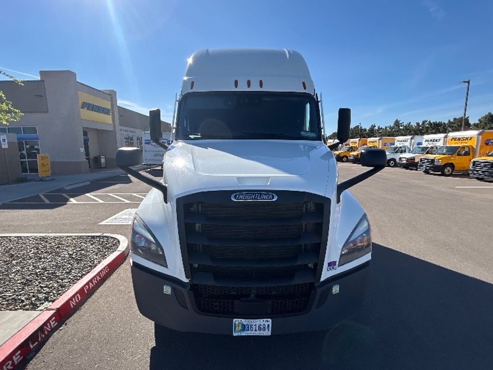 Sleeper Tractor-Heavy Duty Tractors-Freightliner-2023-T12664ST-Phoenix-AZ-761,411\n\t\tmiles-$ 50,250 - Image 2
