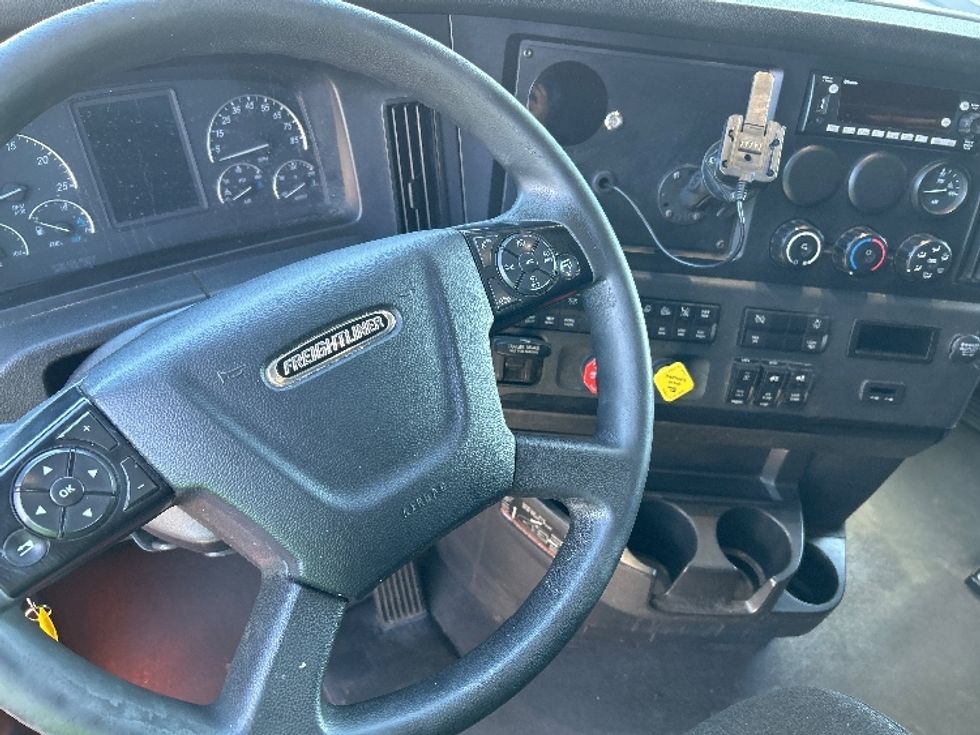 Sleeper Tractor-Heavy Duty Tractors-Freightliner-2023-T12664ST-Phoenix-AZ-881,708\n\t\tmiles-$ 41,500 - Image 10