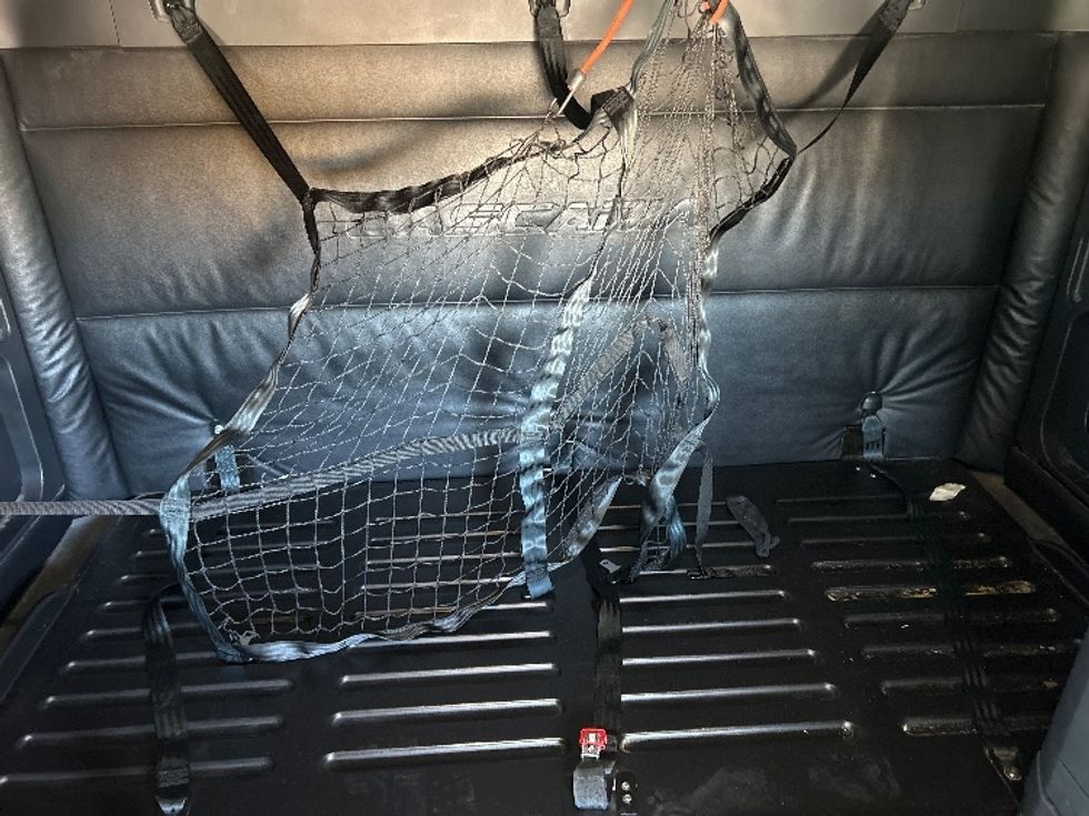 Sleeper Tractor-Heavy Duty Tractors-Freightliner-2023-T12664ST-Phoenix-AZ-881,708\n\t\tmiles-$ 41,500 - Image 16