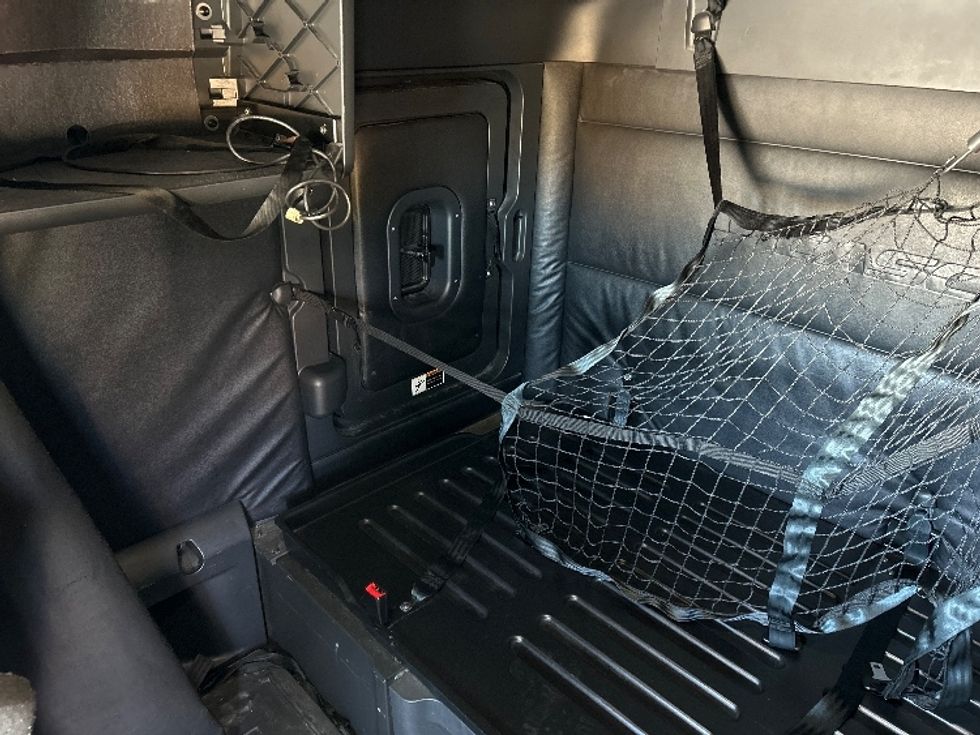 Sleeper Tractor-Heavy Duty Tractors-Freightliner-2023-T12664ST-Phoenix-AZ-881,708\n\t\tmiles-$ 41,500 - Image 19