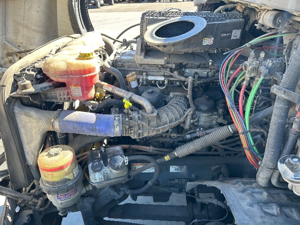 Sleeper Tractor-Heavy Duty Tractors-Freightliner-2023-T12664ST-Phoenix-AZ-881,708\n\t\tmiles-$ 41,500 - Image 21