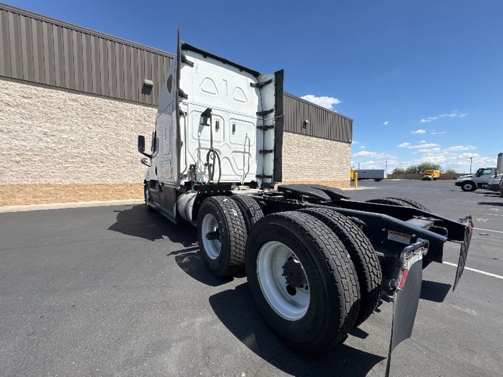 Sleeper Tractor-Heavy Duty Tractors-Freightliner-2023-T12664ST-Phoenix-AZ-881,708\n\t\tmiles-$ 41,500 - Image 5