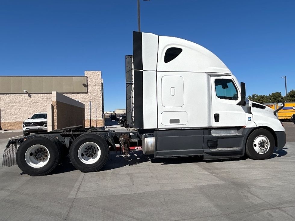 Sleeper Tractor-Heavy Duty Tractors-Freightliner-2023-T12664ST-Phoenix-AZ-881,708\n\t\tmiles-$ 41,500 - Image 8