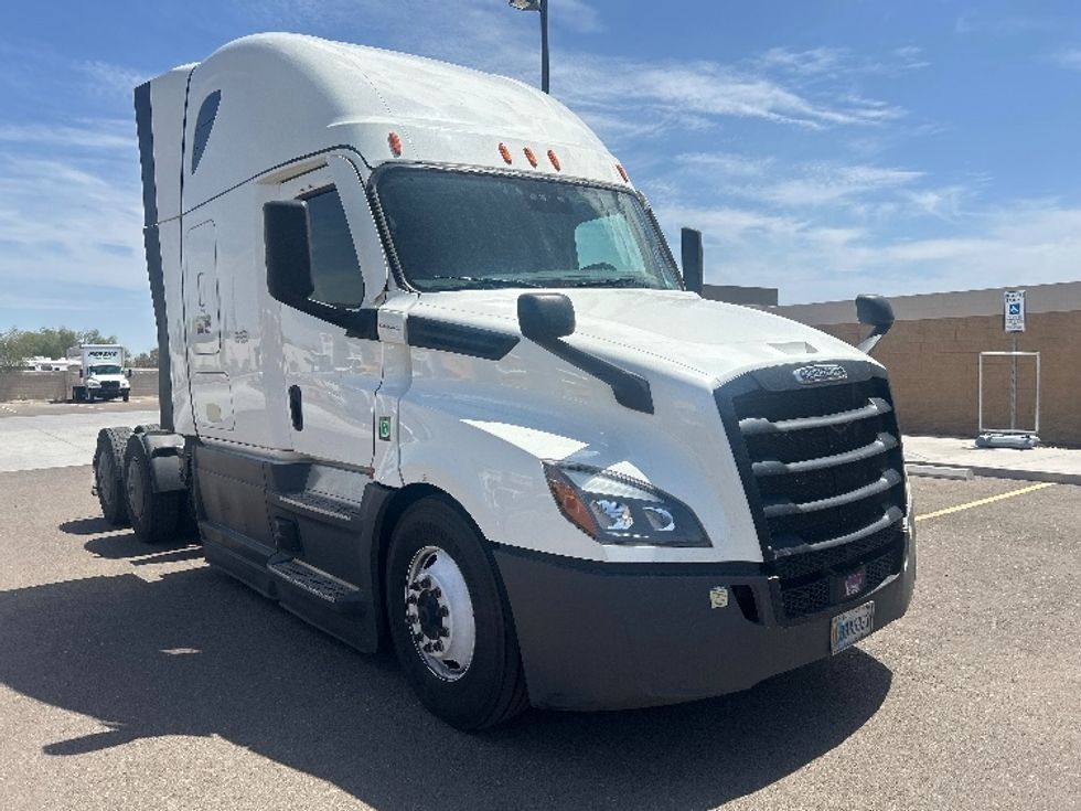 Sleeper Tractor-Heavy Duty Tractors-Freightliner-2023-T12664ST-Phoenix-AZ-929,223\n\t\tmiles-$ 40,750 - Image 1