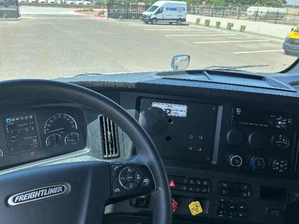 Sleeper Tractor-Heavy Duty Tractors-Freightliner-2023-T12664ST-Phoenix-AZ-929,223\n\t\tmiles-$ 40,750 - Image 11