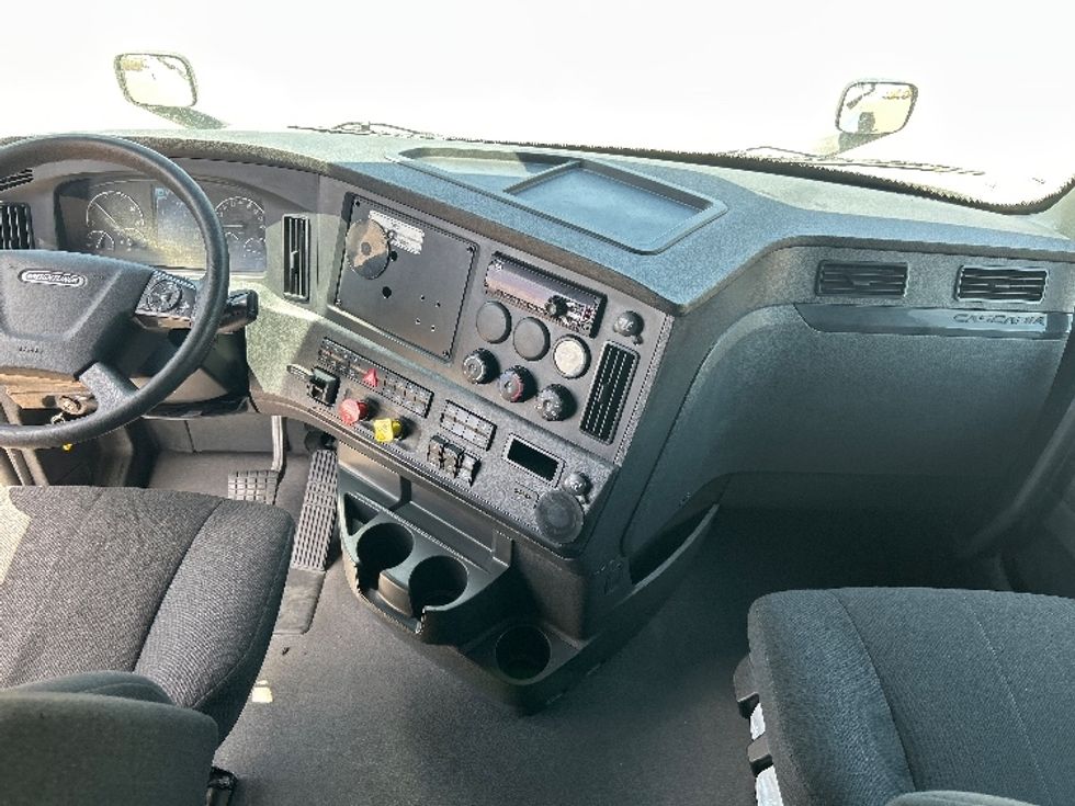 Sleeper Tractor-Heavy Duty Tractors-Freightliner-2023-T12664ST-Phoenix-AZ-929,223\n\t\tmiles-$ 40,750 - Image 12