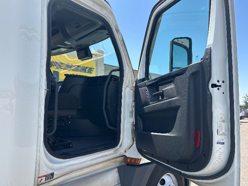 Sleeper Tractor-Heavy Duty Tractors-Freightliner-2023-T12664ST-Phoenix-AZ-929,223\n\t\tmiles-$ 40,750 - Image 13