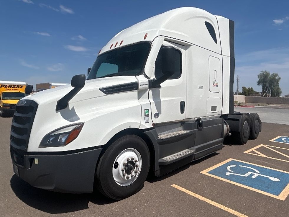 Sleeper Tractor-Heavy Duty Tractors-Freightliner-2023-T12664ST-Phoenix-AZ-929,223\n\t\tmiles-$ 40,750 - Image 3