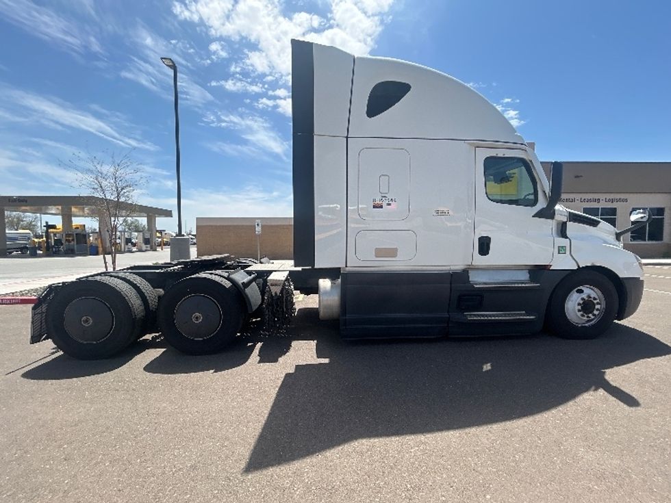 Sleeper Tractor-Heavy Duty Tractors-Freightliner-2023-T12664ST-Phoenix-AZ-929,223\n\t\tmiles-$ 40,750 - Image 8
