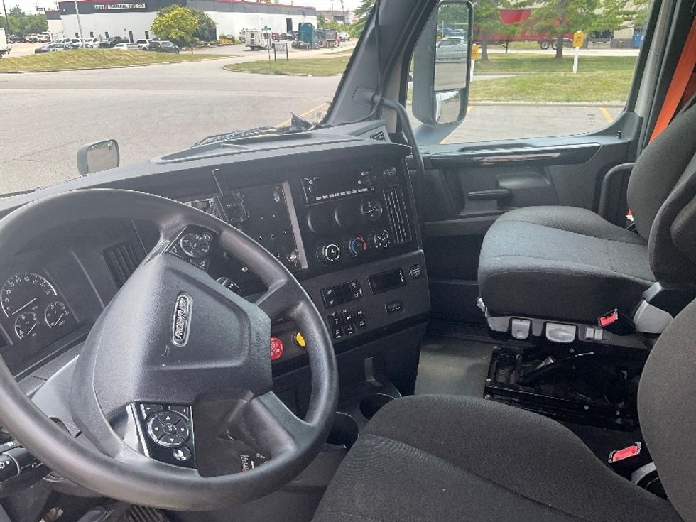 Sleeper Tractor-Heavy Duty Tractors-Freightliner-2023-T12664ST-Piqua-OH-765,392\n\t\tmiles-$ 54,000 - Image 10