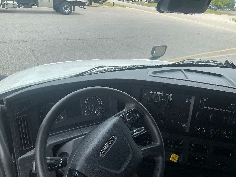 Sleeper Tractor-Heavy Duty Tractors-Freightliner-2023-T12664ST-Piqua-OH-765,392\n\t\tmiles-$ 54,000 - Image 11
