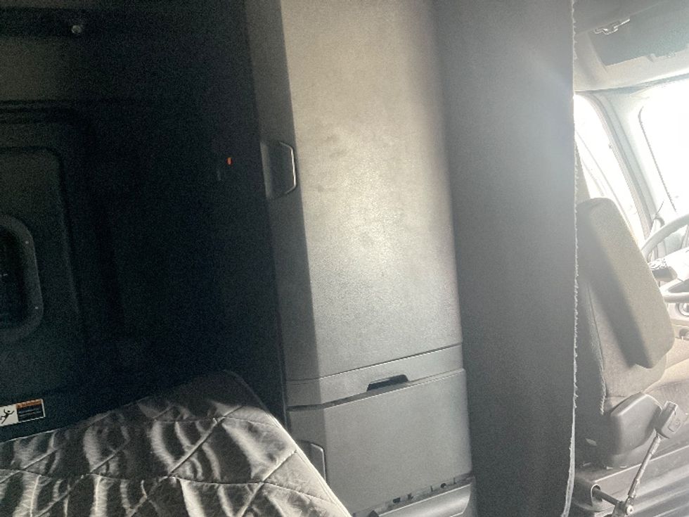 Sleeper Tractor-Heavy Duty Tractors-Freightliner-2023-T12664ST-Piqua-OH-765,392\n\t\tmiles-$ 54,000 - Image 18