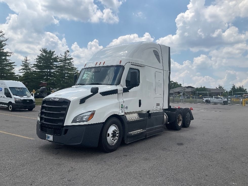 Sleeper Tractor-Heavy Duty Tractors-Freightliner-2023-T12664ST-Piqua-OH-765,392\n\t\tmiles-$ 54,000 - Image 3