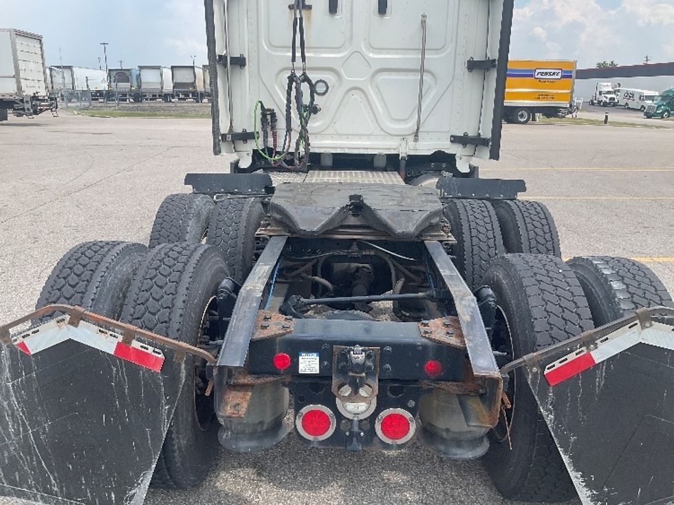 Sleeper Tractor-Heavy Duty Tractors-Freightliner-2023-T12664ST-Piqua-OH-765,392\n\t\tmiles-$ 54,000 - Image 6