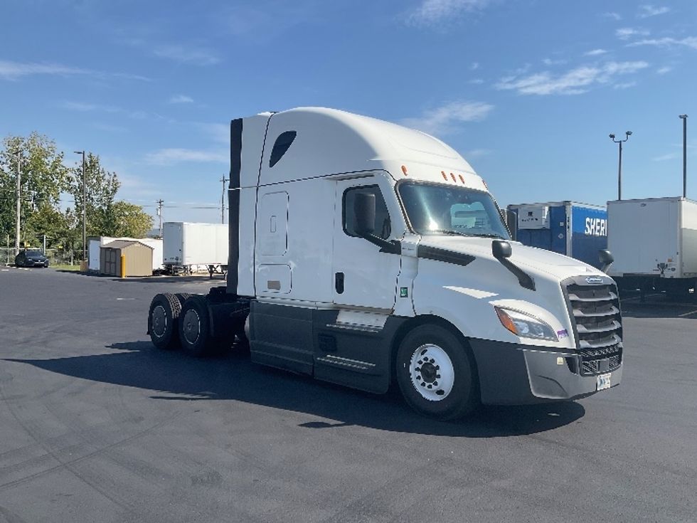 Sleeper Tractor-Heavy Duty Tractors-Freightliner-2023-T12664ST-Piqua-OH-768,311\n\t\tmiles-$ 56,250 - Image 1