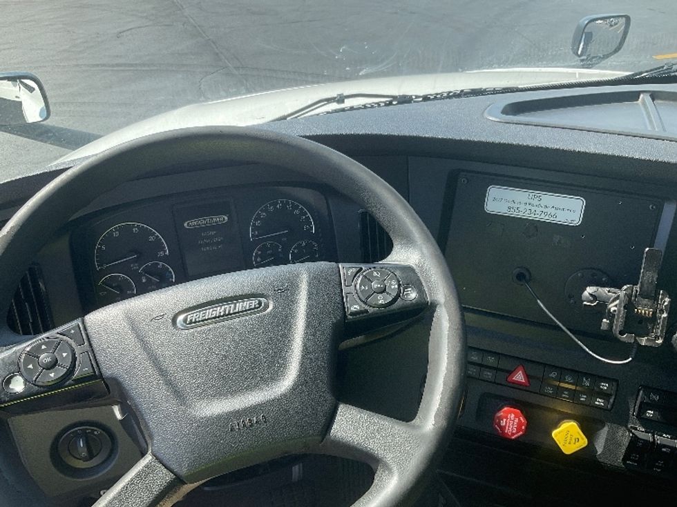 Sleeper Tractor-Heavy Duty Tractors-Freightliner-2023-T12664ST-Piqua-OH-768,311\n\t\tmiles-$ 56,250 - Image 11