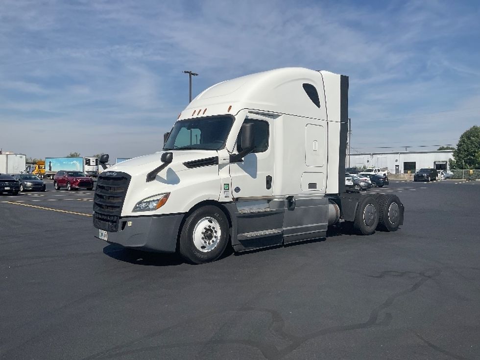 Sleeper Tractor-Heavy Duty Tractors-Freightliner-2023-T12664ST-Piqua-OH-768,311\n\t\tmiles-$ 56,250 - Image 3