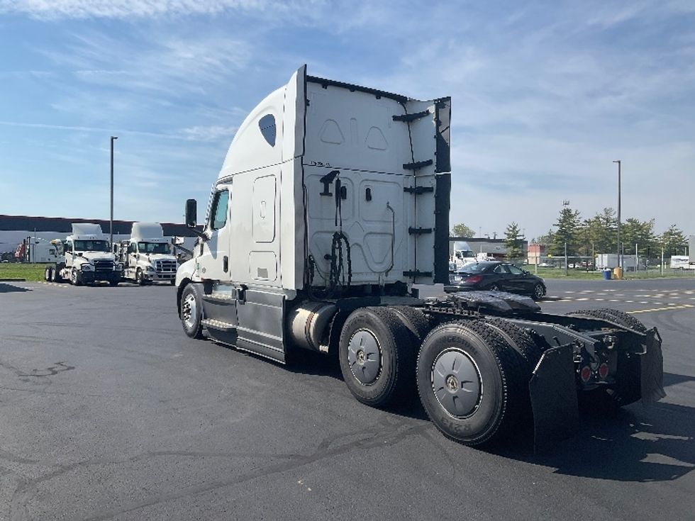 Sleeper Tractor-Heavy Duty Tractors-Freightliner-2023-T12664ST-Piqua-OH-768,311\n\t\tmiles-$ 56,250 - Image 5
