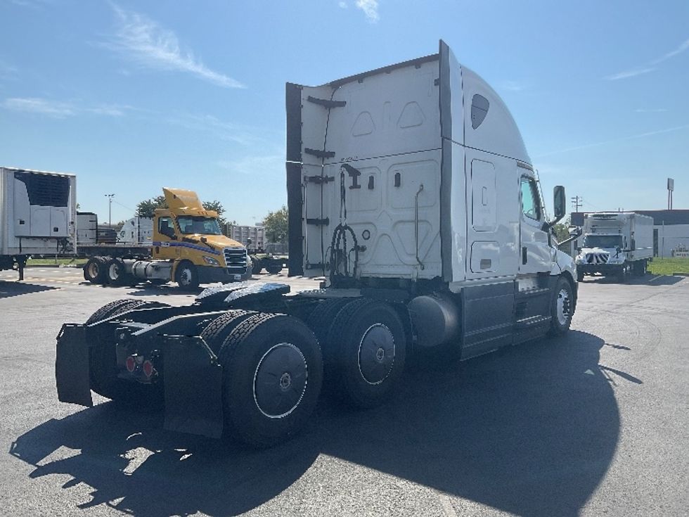 Sleeper Tractor-Heavy Duty Tractors-Freightliner-2023-T12664ST-Piqua-OH-768,311\n\t\tmiles-$ 56,250 - Image 7