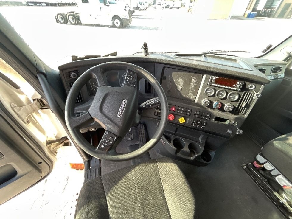 Sleeper Tractor-Heavy Duty Tractors-Freightliner-2023-T12664ST-Plant City-FL-561,595\n\t\tmiles-$ 66,500 - Image 11