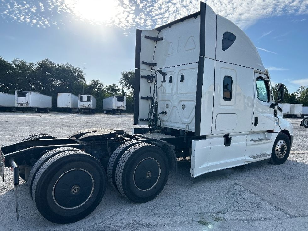 Sleeper Tractor-Heavy Duty Tractors-Freightliner-2023-T12664ST-Plant City-FL-561,595\n\t\tmiles-$ 66,500 - Image 7