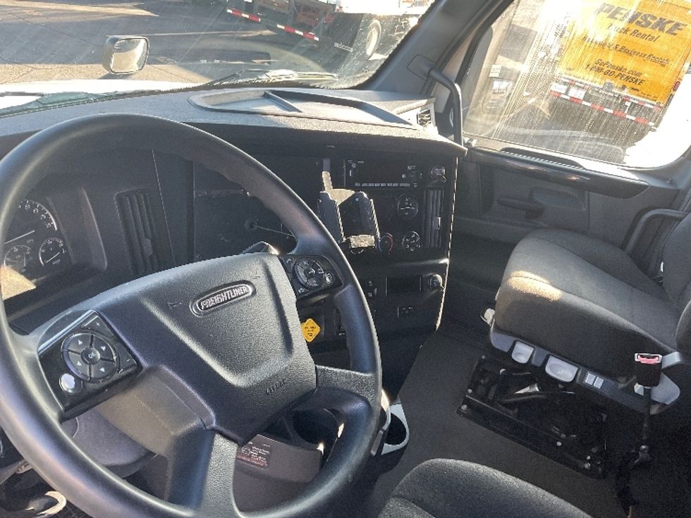 Sleeper Tractor-Heavy Duty Tractors-Freightliner-2023-T12664ST-Plymouth-MI-605,821\n\t\tmiles-$ 60,250 - Image 10