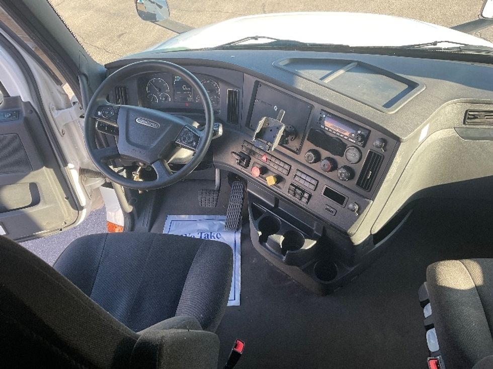 Sleeper Tractor-Heavy Duty Tractors-Freightliner-2023-T12664ST-Plymouth-MI-605,821\n\t\tmiles-$ 60,250 - Image 12