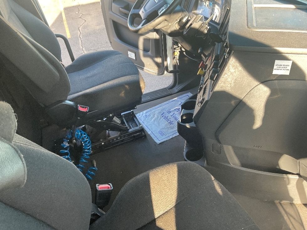 Sleeper Tractor-Heavy Duty Tractors-Freightliner-2023-T12664ST-Plymouth-MI-605,821\n\t\tmiles-$ 60,250 - Image 15