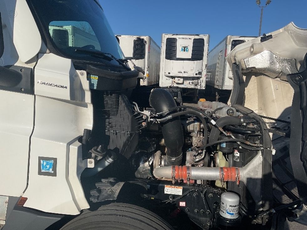 Sleeper Tractor-Heavy Duty Tractors-Freightliner-2023-T12664ST-Plymouth-MI-605,821\n\t\tmiles-$ 60,250 - Image 20