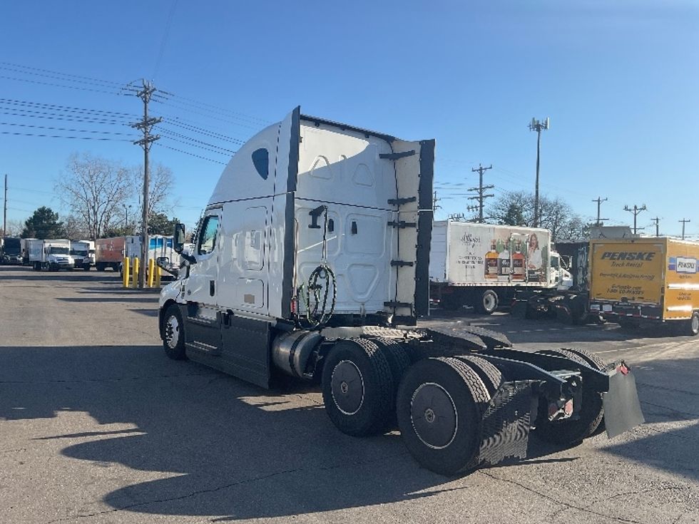 Sleeper Tractor-Heavy Duty Tractors-Freightliner-2023-T12664ST-Plymouth-MI-605,821\n\t\tmiles-$ 60,250 - Image 5