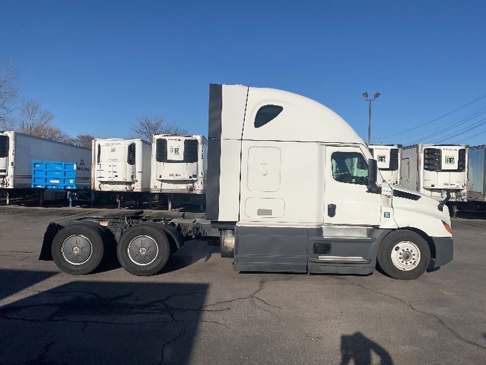 Sleeper Tractor-Heavy Duty Tractors-Freightliner-2023-T12664ST-Plymouth-MI-605,821\n\t\tmiles-$ 60,250 - Image 8