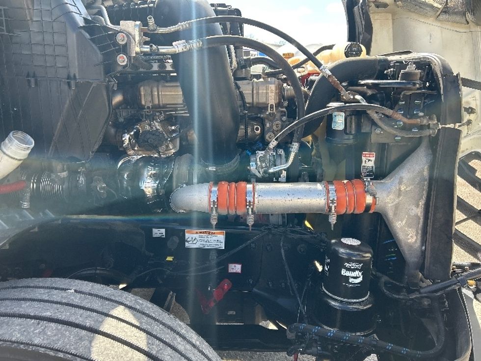 Sleeper Tractor-Heavy Duty Tractors-Freightliner-2023-T12664ST-Poplar Bluff-MO-646,427\n\t\tmiles-$ 58,750 - Image 20