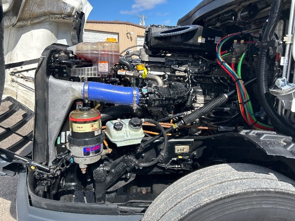 Sleeper Tractor-Heavy Duty Tractors-Freightliner-2023-T12664ST-Poplar Bluff-MO-646,427\n\t\tmiles-$ 58,750 - Image 21