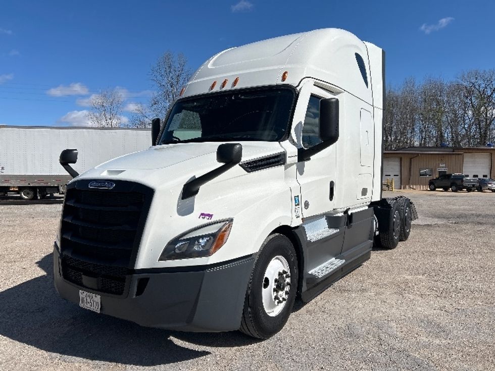 Sleeper Tractor-Heavy Duty Tractors-Freightliner-2023-T12664ST-Poplar Bluff-MO-646,427\n\t\tmiles-$ 58,750 - Image 3
