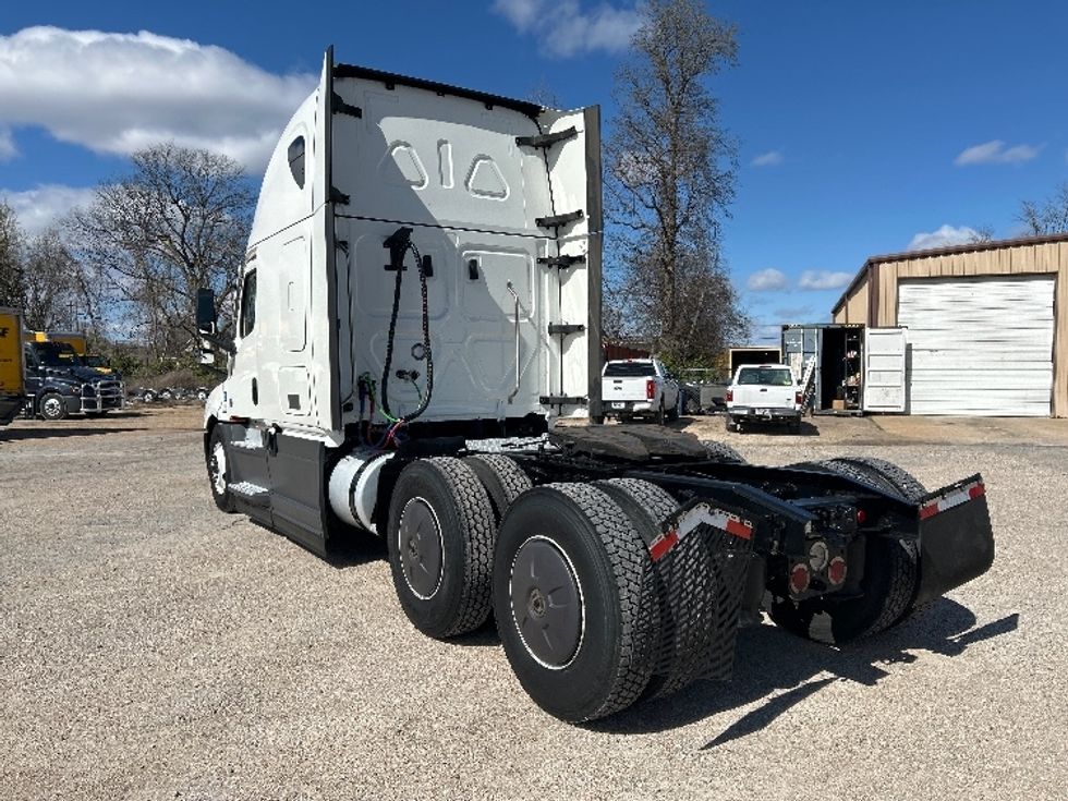 Sleeper Tractor-Heavy Duty Tractors-Freightliner-2023-T12664ST-Poplar Bluff-MO-646,427\n\t\tmiles-$ 58,750 - Image 5