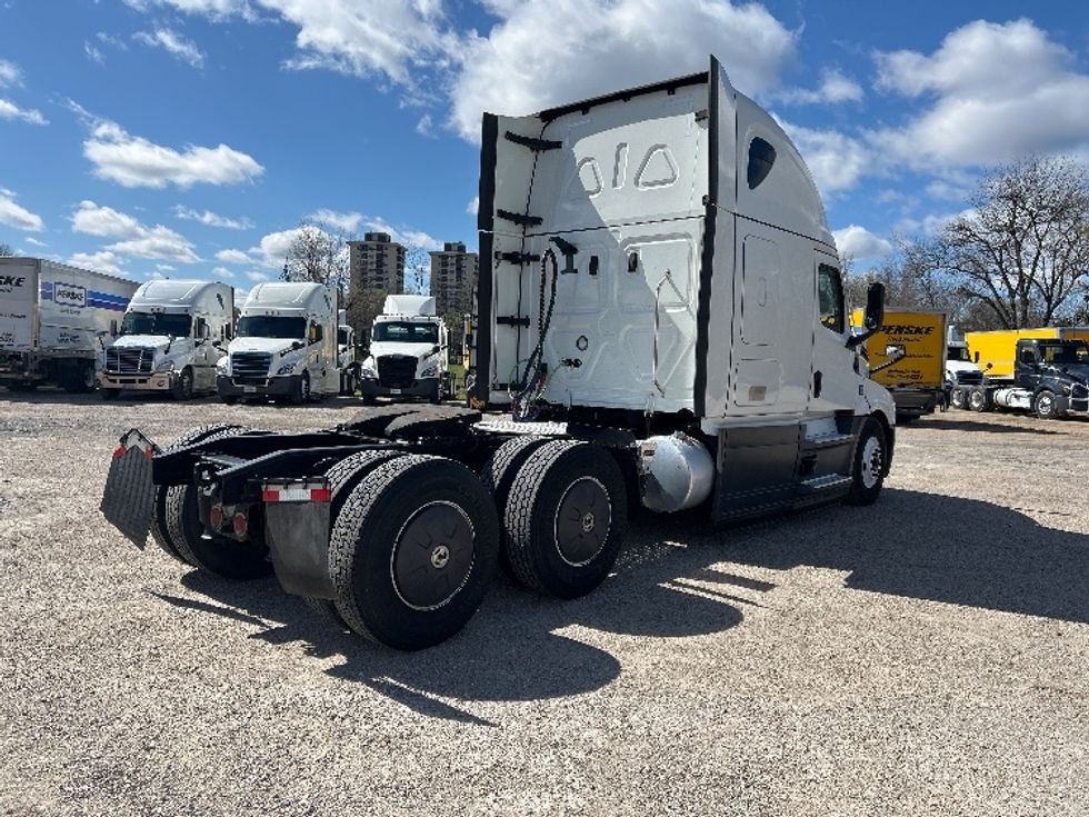 Sleeper Tractor-Heavy Duty Tractors-Freightliner-2023-T12664ST-Poplar Bluff-MO-646,427\n\t\tmiles-$ 58,750 - Image 7