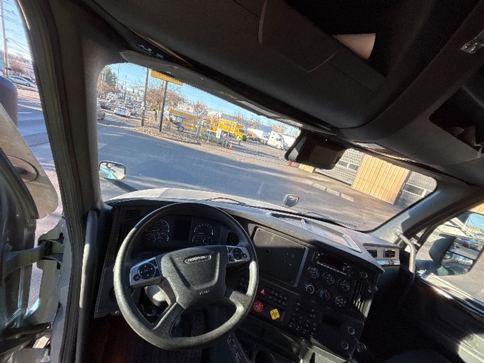 Sleeper Tractor-Heavy Duty Tractors-Freightliner-2023-T12664ST-Portland-OR-581,777\n\t\tmiles-$ 69,250 - Image 10