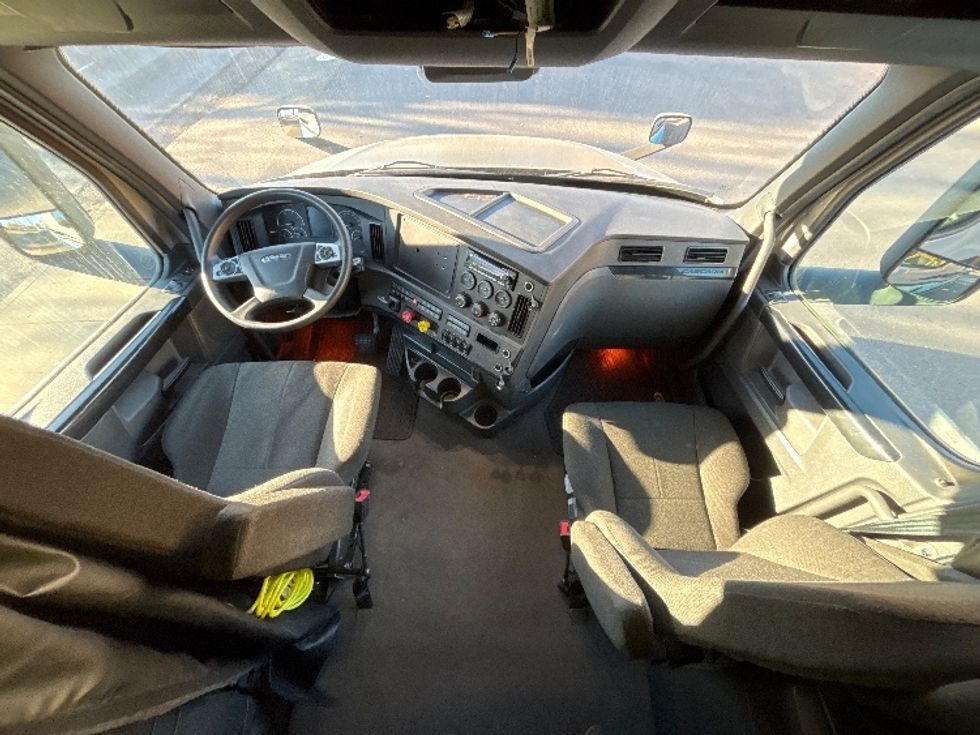 Sleeper Tractor-Heavy Duty Tractors-Freightliner-2023-T12664ST-Portland-OR-581,777\n\t\tmiles-$ 69,250 - Image 12