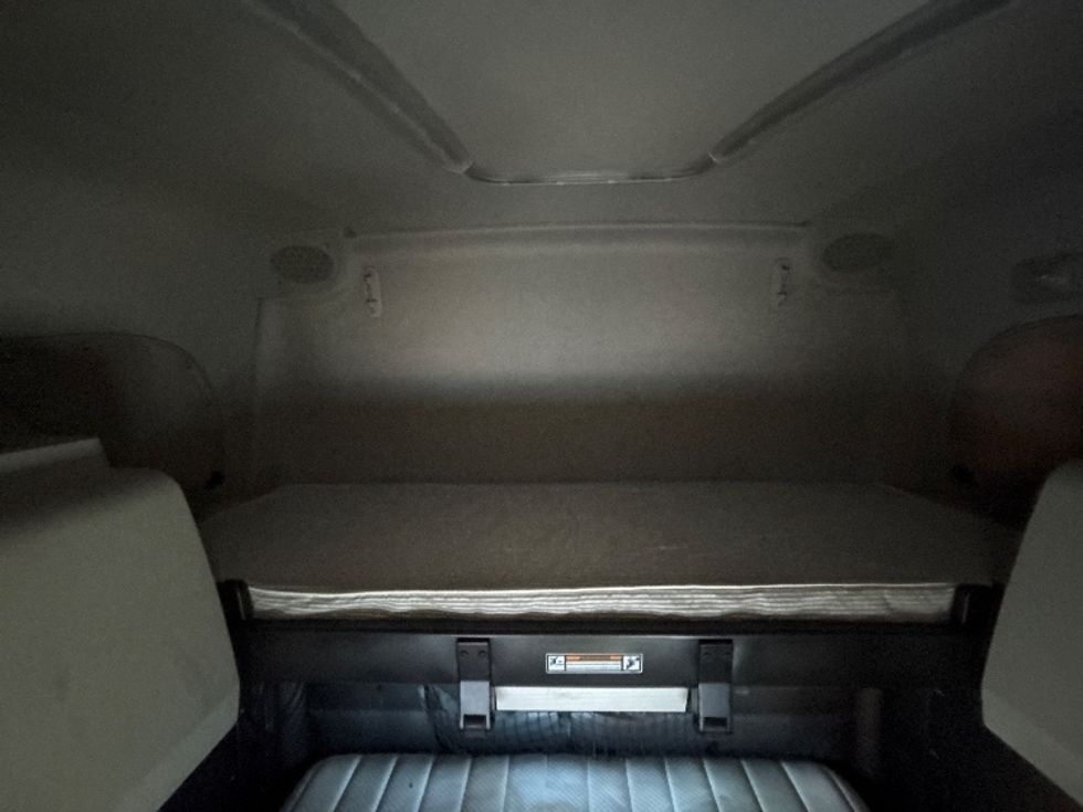 Sleeper Tractor-Heavy Duty Tractors-Freightliner-2023-T12664ST-Portland-OR-581,777\n\t\tmiles-$ 69,250 - Image 17