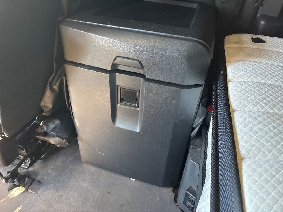 Sleeper Tractor-Heavy Duty Tractors-Freightliner-2023-T12664ST-Portland-OR-581,777\n\t\tmiles-$ 69,250 - Image 22