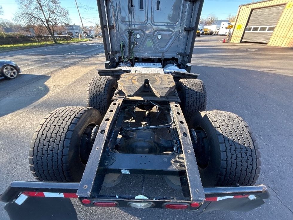 Sleeper Tractor-Heavy Duty Tractors-Freightliner-2023-T12664ST-Portland-OR-581,777\n\t\tmiles-$ 69,250 - Image 6