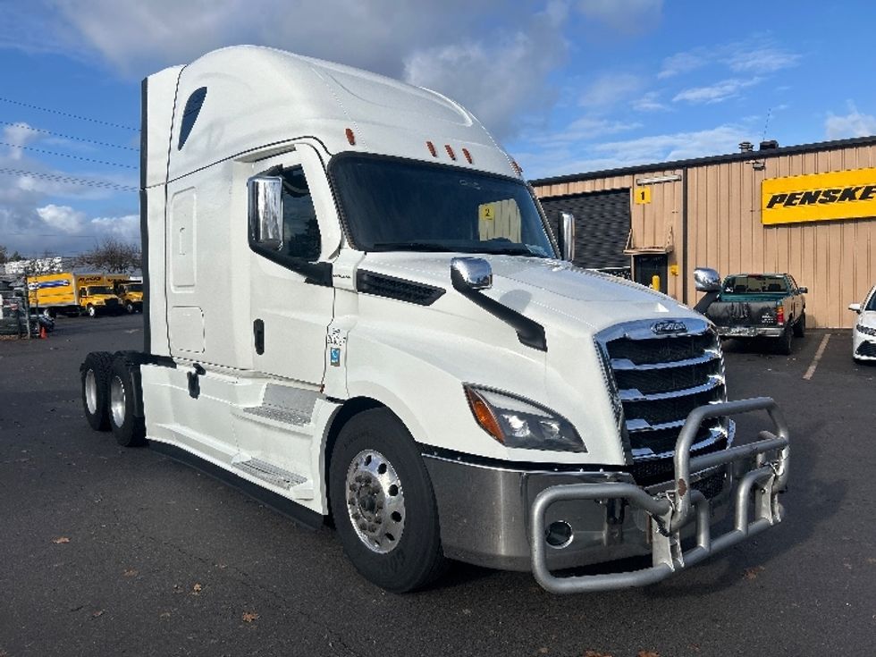 Sleeper Tractor-Heavy Duty Tractors-Freightliner-2023-T12664ST-Portland-OR-583,941\n\t\tmiles-$ 71,500 - Image 1