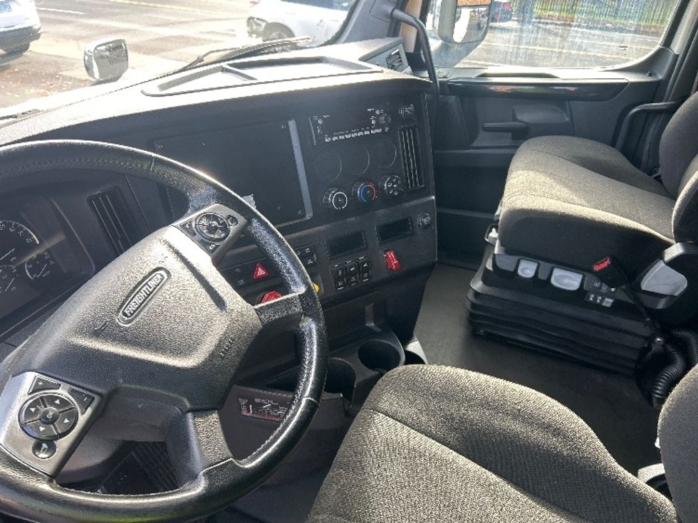 Sleeper Tractor-Heavy Duty Tractors-Freightliner-2023-T12664ST-Portland-OR-583,941\n\t\tmiles-$ 71,500 - Image 10