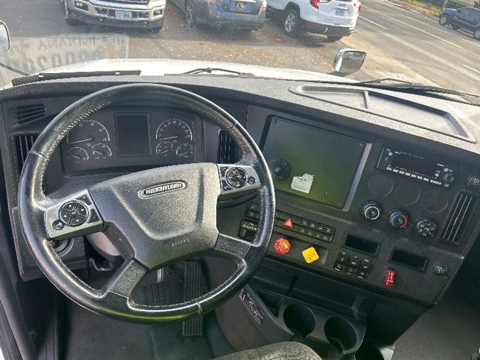 Sleeper Tractor-Heavy Duty Tractors-Freightliner-2023-T12664ST-Portland-OR-583,941\n\t\tmiles-$ 71,500 - Image 11