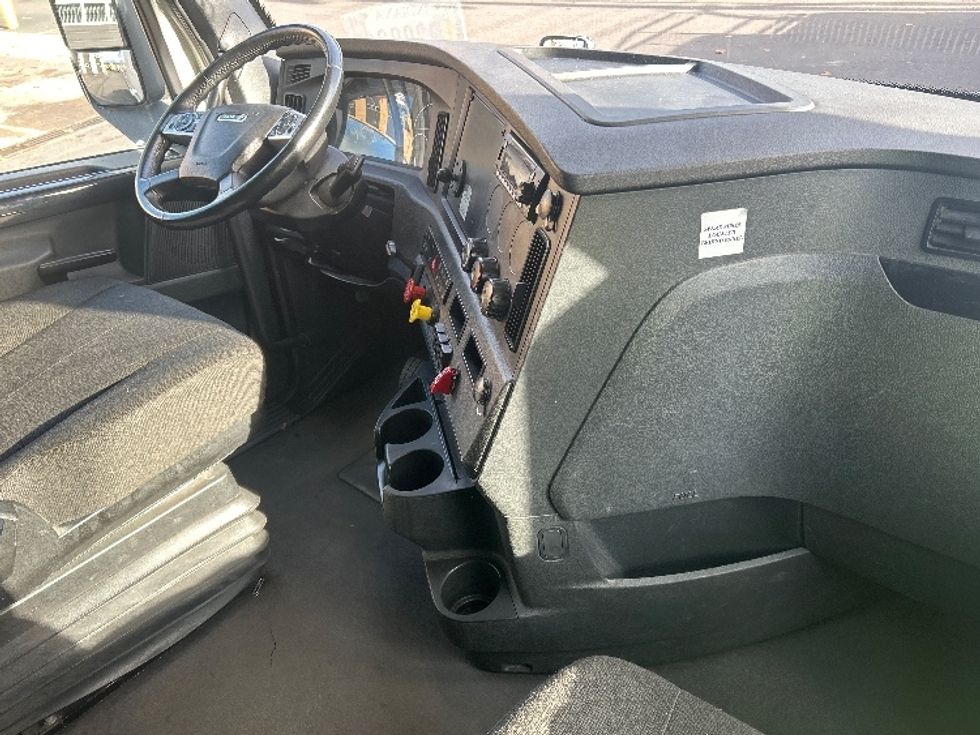 Sleeper Tractor-Heavy Duty Tractors-Freightliner-2023-T12664ST-Portland-OR-583,941\n\t\tmiles-$ 71,500 - Image 15