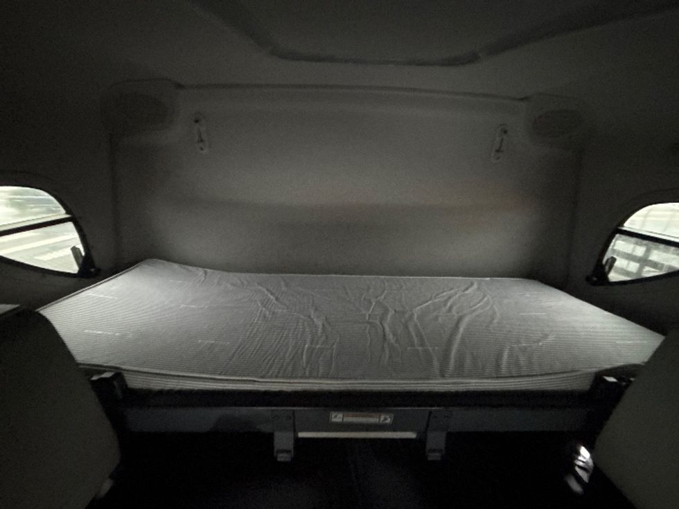 Sleeper Tractor-Heavy Duty Tractors-Freightliner-2023-T12664ST-Portland-OR-583,941\n\t\tmiles-$ 71,500 - Image 17