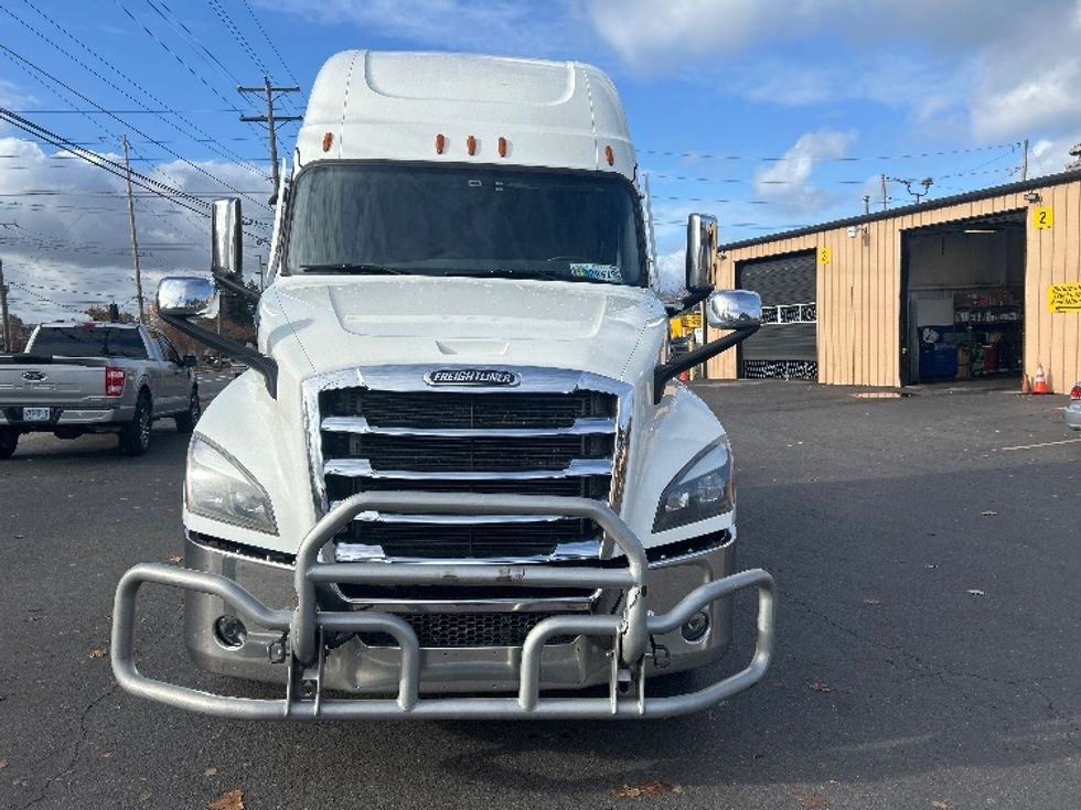 Sleeper Tractor-Heavy Duty Tractors-Freightliner-2023-T12664ST-Portland-OR-583,941\n\t\tmiles-$ 71,500 - Image 2