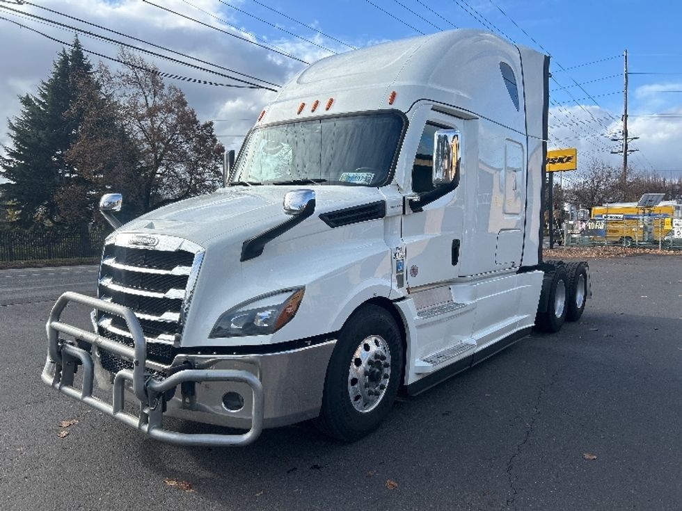 Sleeper Tractor-Heavy Duty Tractors-Freightliner-2023-T12664ST-Portland-OR-583,941\n\t\tmiles-$ 71,500 - Image 3